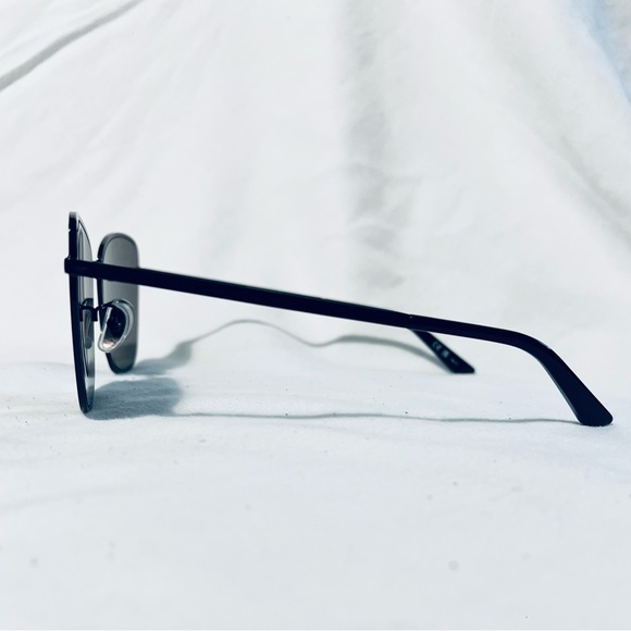 BALENCIAGA black butterfly sunglasses - Picture 7 of 11